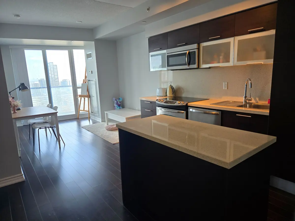 386 Yonge ST #3404, Toronto C01, ON M5B 0A5