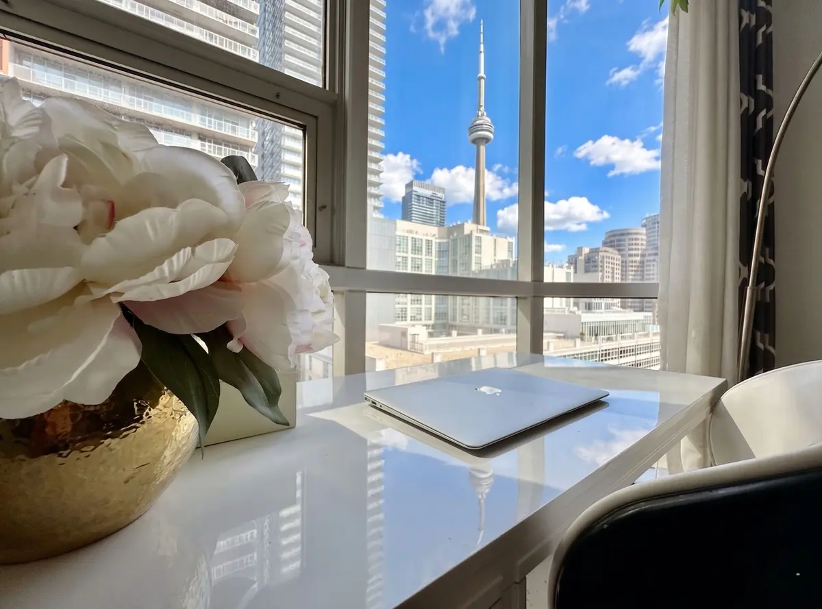 393 King ST W #706, Toronto C01, ON M5V 3G8