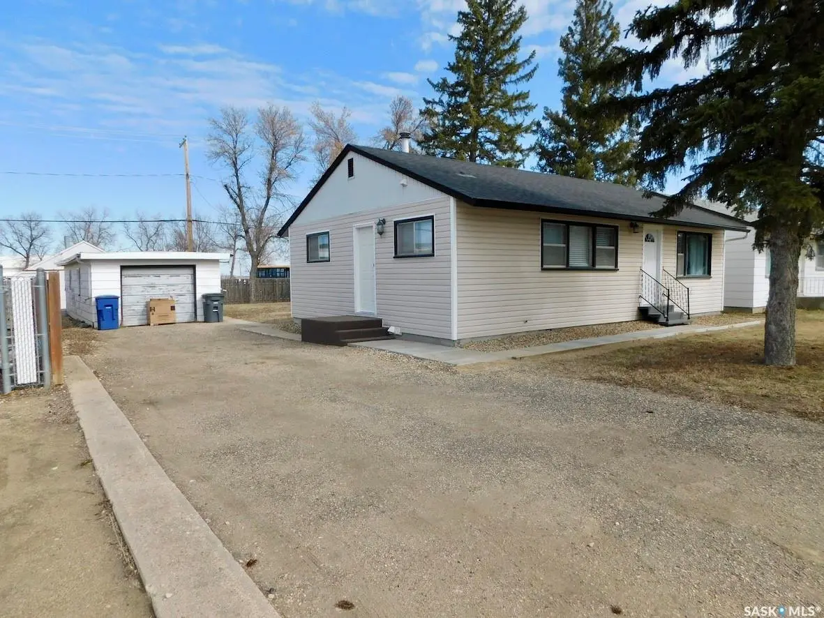 507 2nd AVENUE E, Assiniboia, SK S0H 0B0
