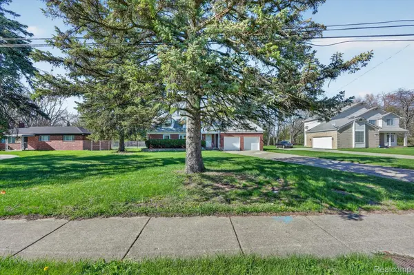 18618 W 9 Mile RD, Southfield, MI 48075