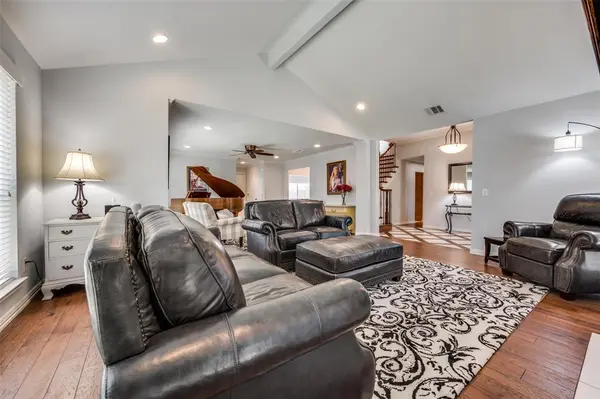 1113 Derbyshire Lane,  Carrollton,  TX 75007