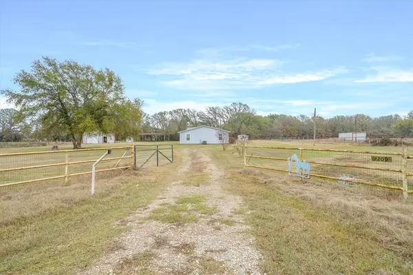 2209 Hare Lane, Greenville, TX 75402