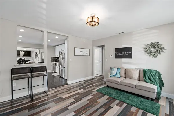 5808 Locke Avenue, Fort Worth, TX 76107