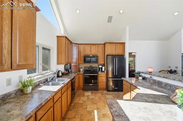 6070 Big Horn RD, Manitou Springs, CO 80829