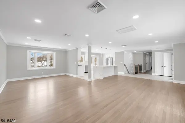 475 Cedar Ln, Paramus Boro, NJ 07652