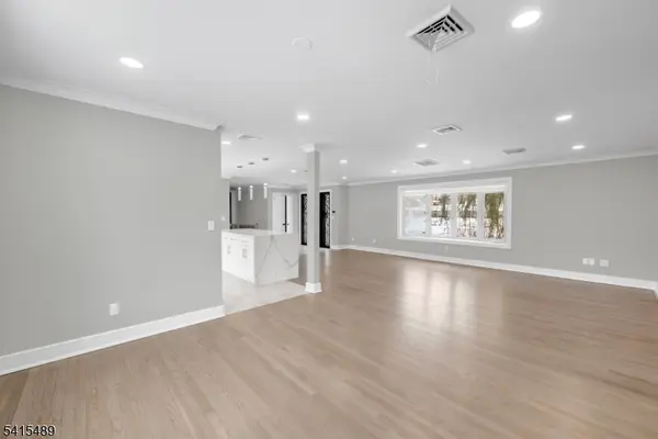 475 Cedar Ln, Paramus Boro, NJ 07652