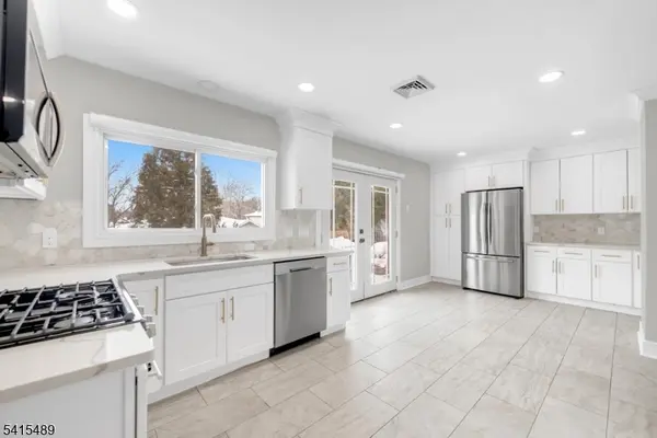 475 Cedar Ln, Paramus Boro, NJ 07652