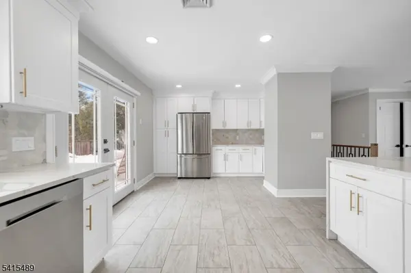 475 Cedar Ln, Paramus Boro, NJ 07652