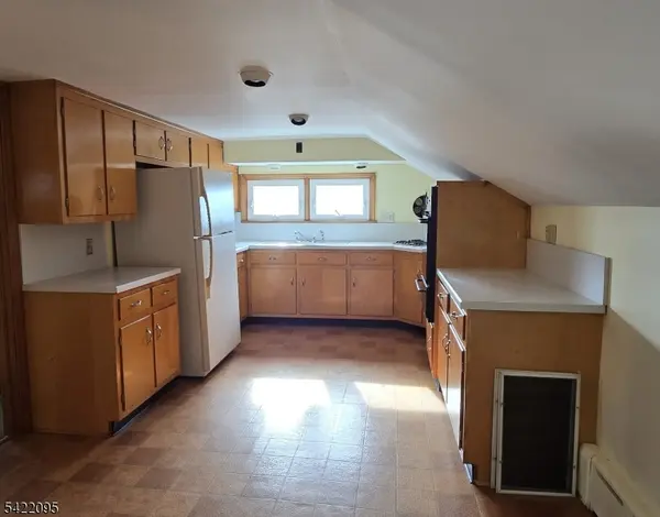 95 Norwood St, Haledon Boro, NJ 07508