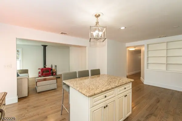 5 Bear Pond Trl, Hopatcong Boro, NJ 07821