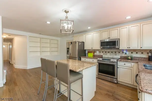 5 Bear Pond Trl, Hopatcong Boro, NJ 07821