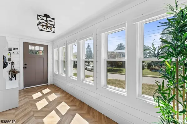 9 Lawnwood Ave, Newton Town, NJ 07860