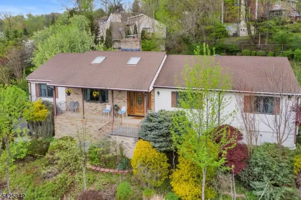 204 Queens Ln, Mountainside Boro, NJ 07092