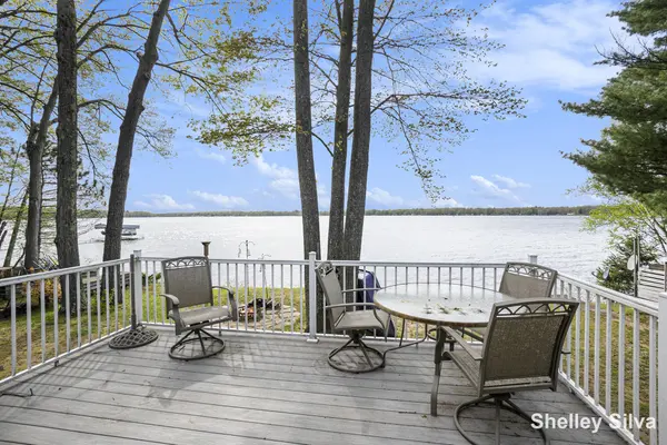 2496 Wolf Lake DR, Peacock Twp, MI 49304