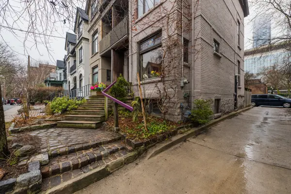 123 Collier ST, Toronto C09, ON M4W 1M2