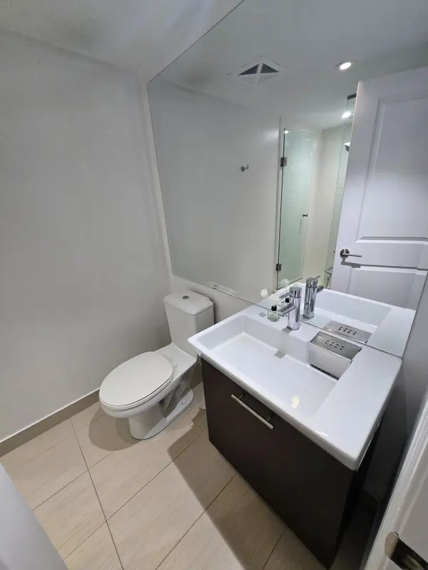 386 Yonge ST #3404, Toronto C01, ON M5B 0A5