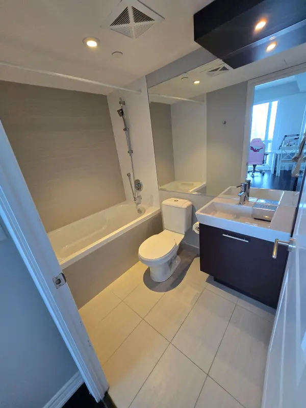 386 Yonge ST #3404, Toronto C01, ON M5B 0A5