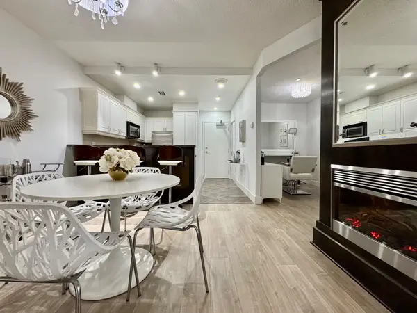 393 King ST W #706, Toronto C01, ON M5V 3G8