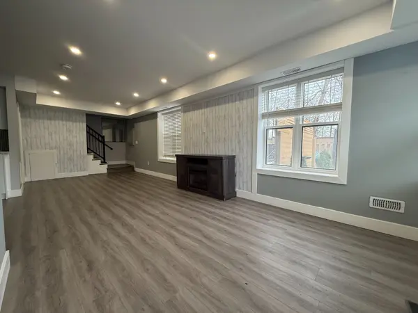 33 Lincoln ST #Unit B, Ajax, ON L1S 6C4