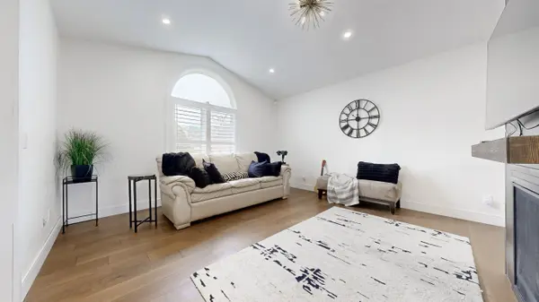 67 Park RD N, Oshawa, ON L1J 4K8