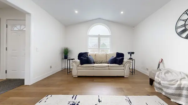 67 Park RD N, Oshawa, ON L1J 4K8