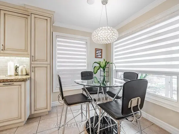 49 White BLVD, Vaughan, ON L4J 5Z4