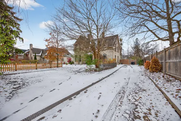 64 High ST, Barrie, ON L4N 1W4