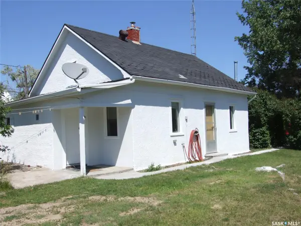 150 2nd STREET E, Fox Valley, SK S0N 0V0