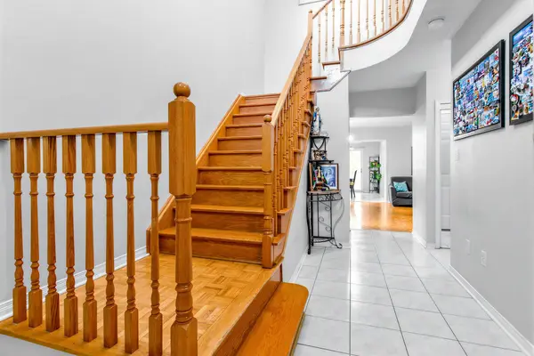 660 Mirage PL, Mississauga, ON L5R 3Y3