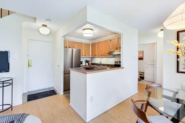 2001 Bonnymede DR #103, Mississauga, ON L5J 4H8