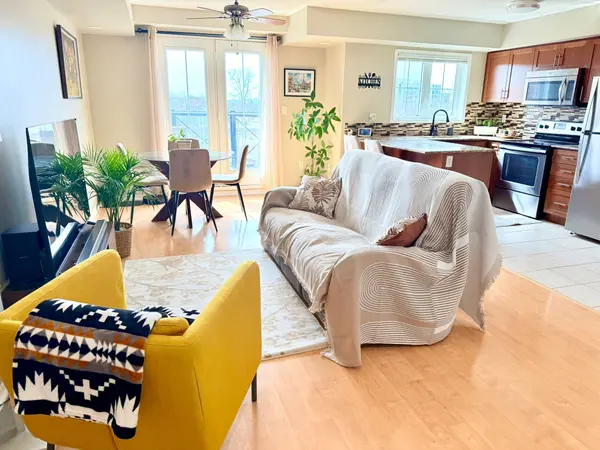 2496 Post RD #15, Oakville, ON L6H 0K1