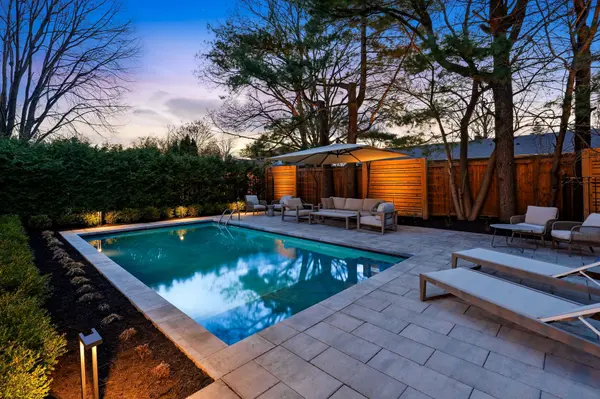 2223 Deyncourt DR, Burlington, ON L7R 1W2