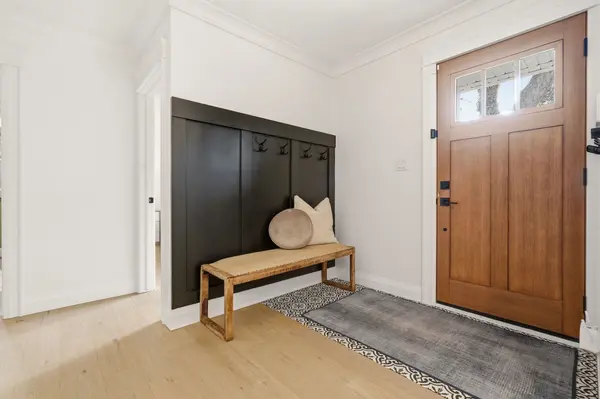 2223 Deyncourt DR, Burlington, ON L7R 1W2