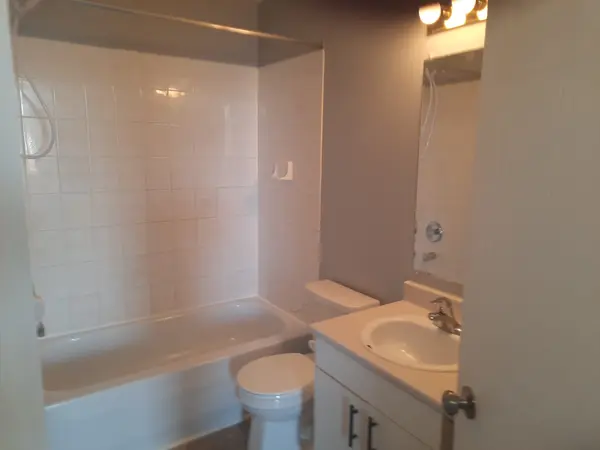 192 King ST W #303, Prescott, ON K0E 1T0