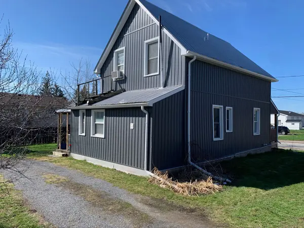 261 Robert ST, Greater Napanee, ON K7R 2N4