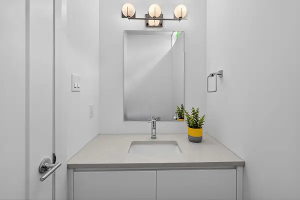 31 CARLOTTA AVE, Vanier And Kingsview Park, ON K1L 6S5