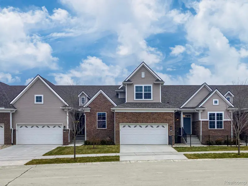 2246 Chase DR #118, Hartland Township, MI 48855