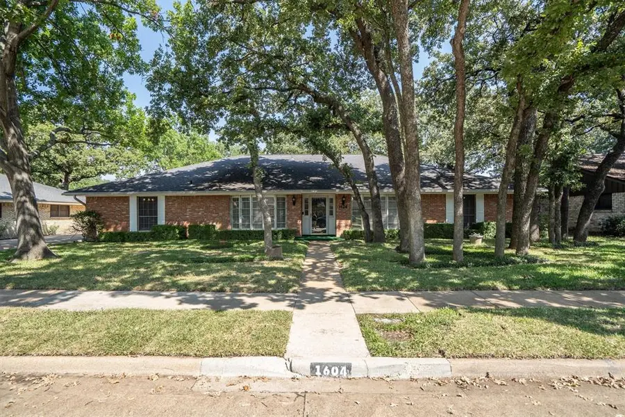 1604 Oak Meadow Drive, Irving, TX 75061