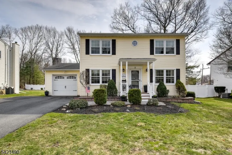8 Loretta Ln, Jefferson Twp., NJ 07438