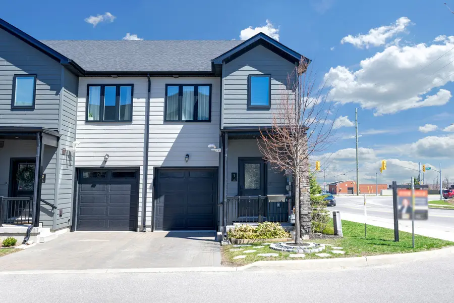 1 Stonehart LN #22, Barrie, ON L4M 7E8