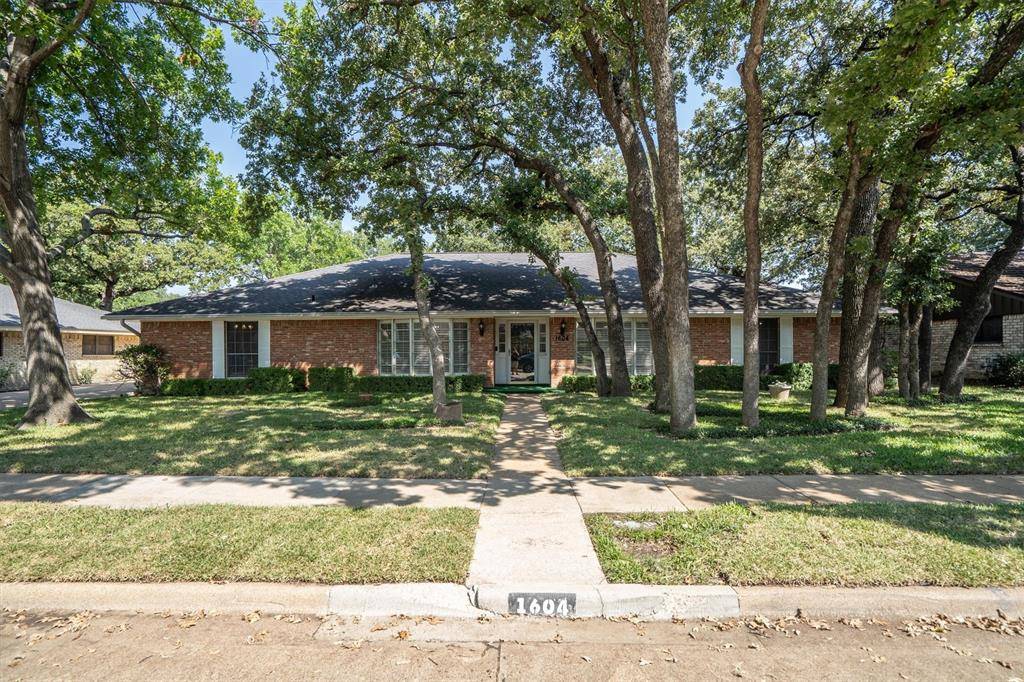 1604 Oak Meadow Drive, Irving, TX 75061