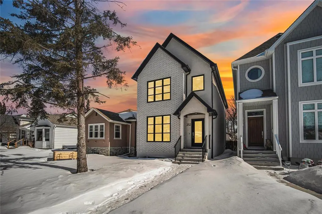 252 Lindsay ST, Winnipeg, MB R3N 1H1