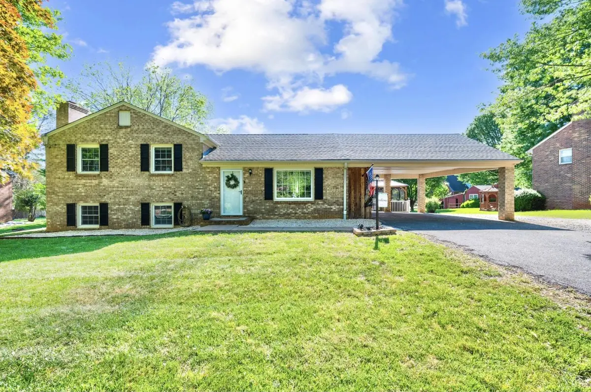 220 Maple Hills DR, Lynchburg, VA 24502