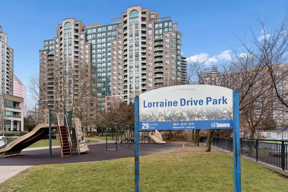 23 Lorraine DR E #318, Toronto C07, ON M2N 6Z6