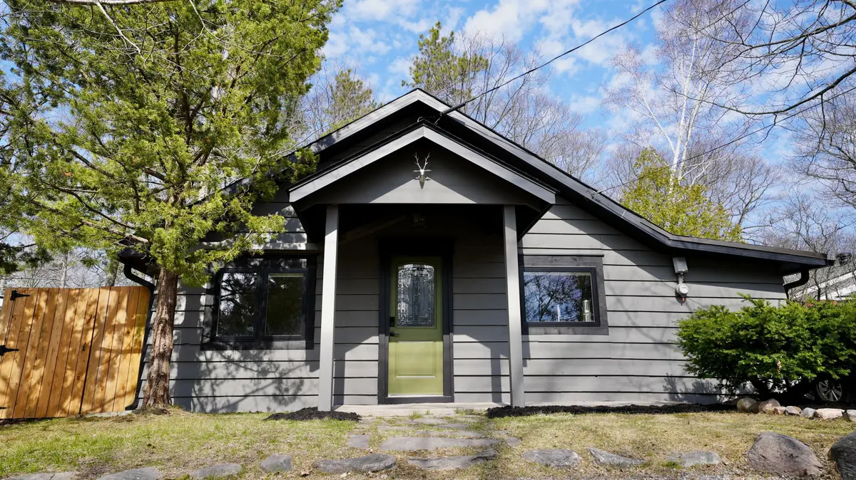 283 Tiny Beaches RD S, Tiny, ON L0L 2J0