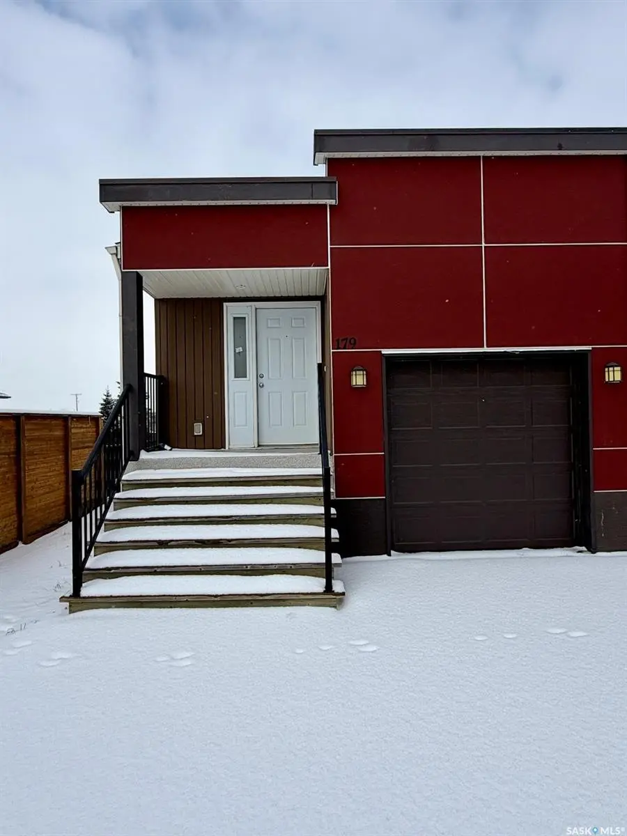 179 Chateau CRESCENT, Pilot Butte, SK S0G 3Z0