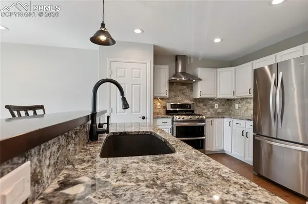 960 Ponderosa WAY #B, Woodland Park, CO 80863