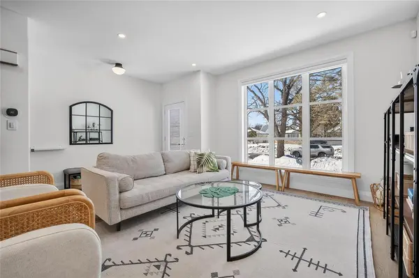 252 Lindsay ST, Winnipeg, MB R3N 1H1