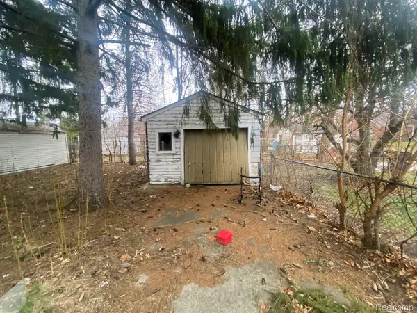 19310 Strasburg ST, Detroit, MI 48205