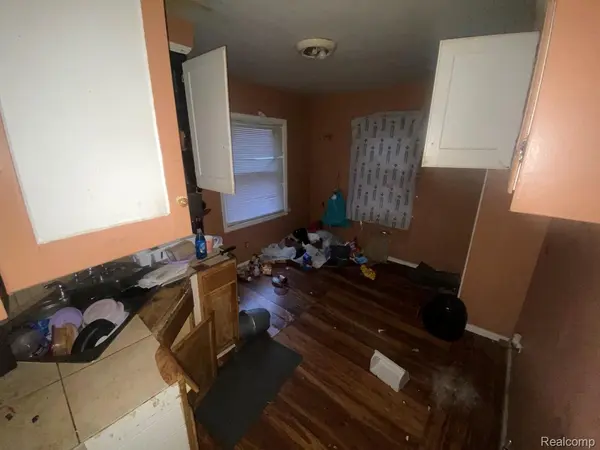 19310 Strasburg ST, Detroit, MI 48205